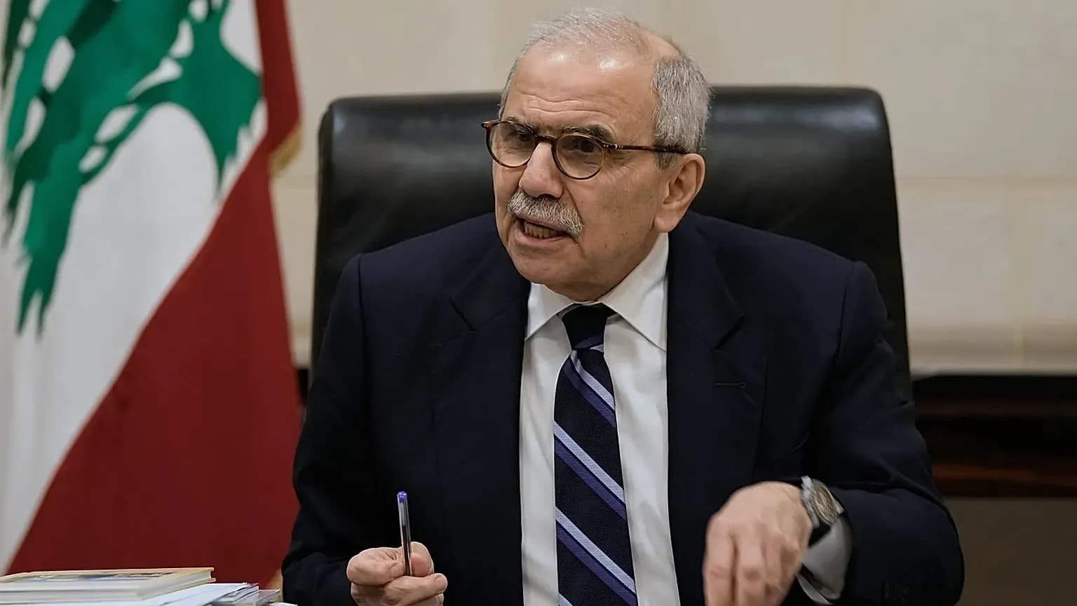سلام يستنكر الاعتداء على الكتيبة الفرنسية ويطلب تحقيقًا فوريًّا