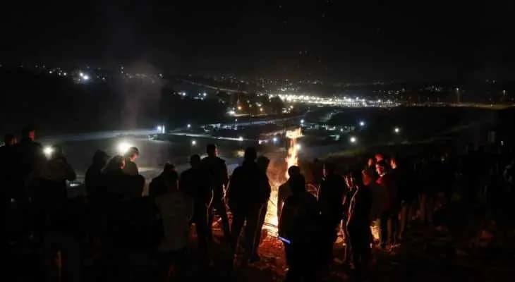 وصول حافلات الأسرى الفلسطينيين من سجن عوفر إلى الضفة الغربية