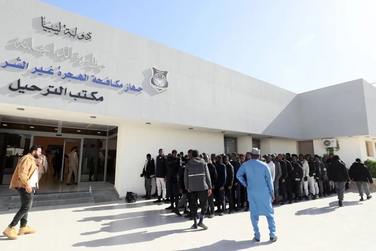 ليبيا تُعيد مهاجرين غير شرعيين إلى بلادهم