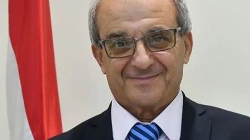 "لتصريف أعمال الفرح".. كلاس يطالب بإضاءة الشجرة
