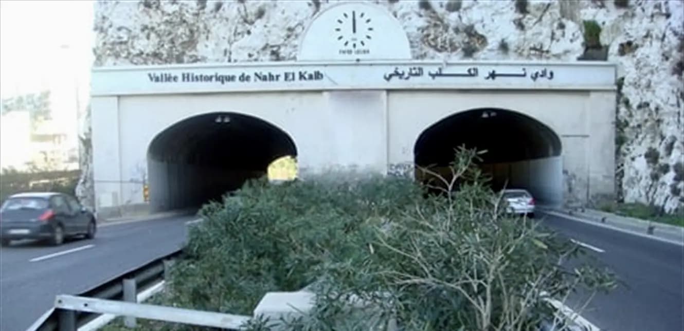 طريق تتصدع و"الدرك" يوقف الشاحنات في هذه المنطقة