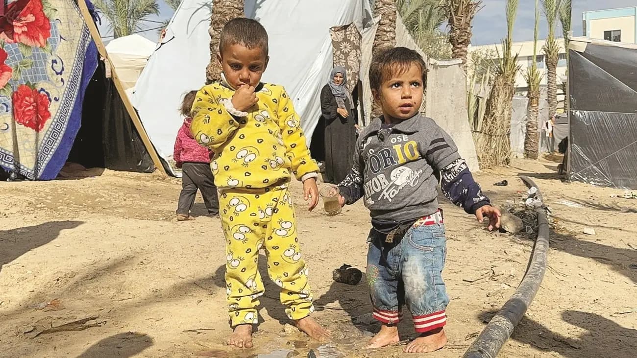 الجوع يتفشّى في غزة.. والناس يوقفون شاحنات المساعدات