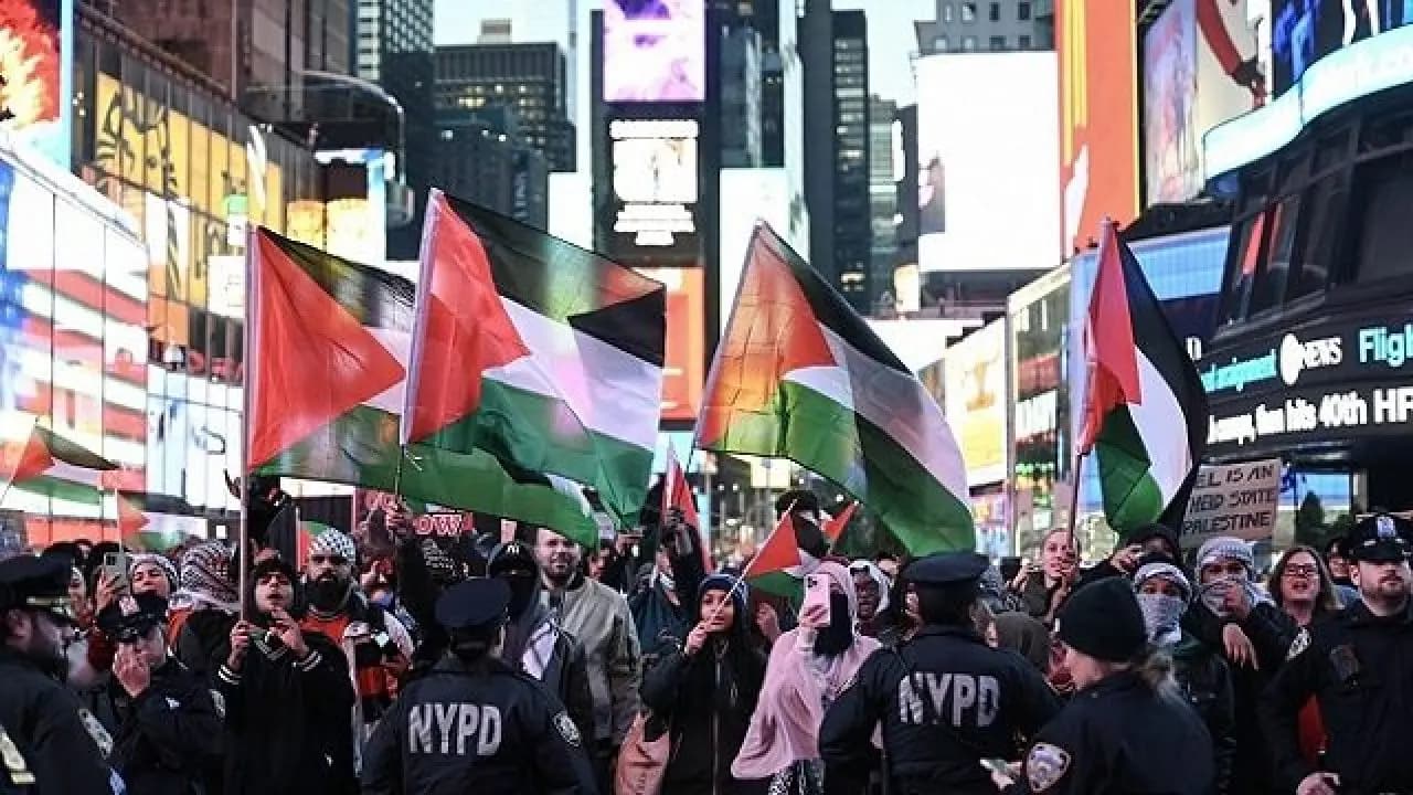 استطلاع رأي: أغلبية الشباب الأمريكي تؤيد إنهاء الاحتلال