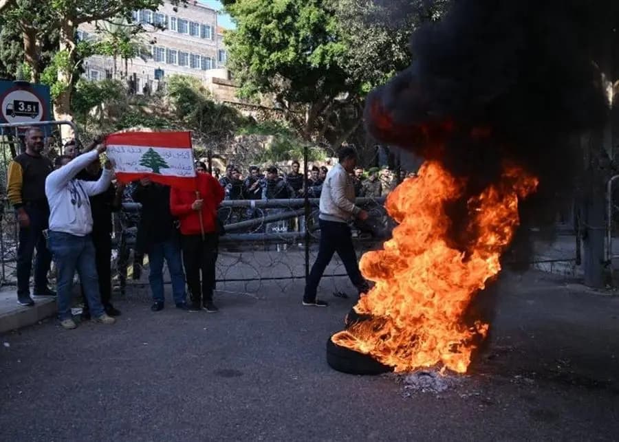 إسفين حكومي بين موظّفي القطاع العام