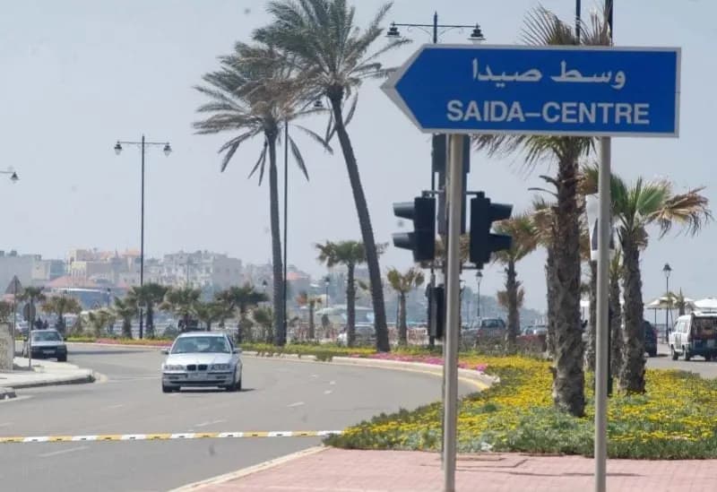 إقفالٌ بالشمع الأحمر لمحل شهير لبيع الحلويات في صيدا