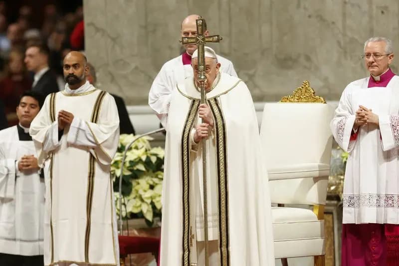 عشيّة عيد الميلاد.. البابا فرنسيس: قلبنا في بيت لحم