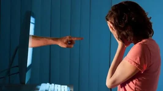 في الشمال.. عصابة تبتز السيدات وتهدّدهن