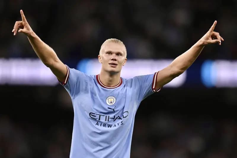 هالاند سيعودُ إلى الملاعب في هذا التاريخ