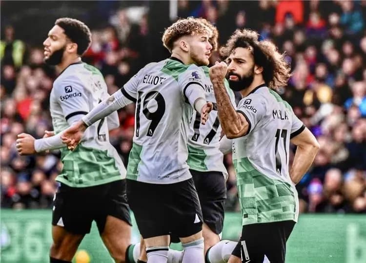 ليفربول ينهي العام متصدراً