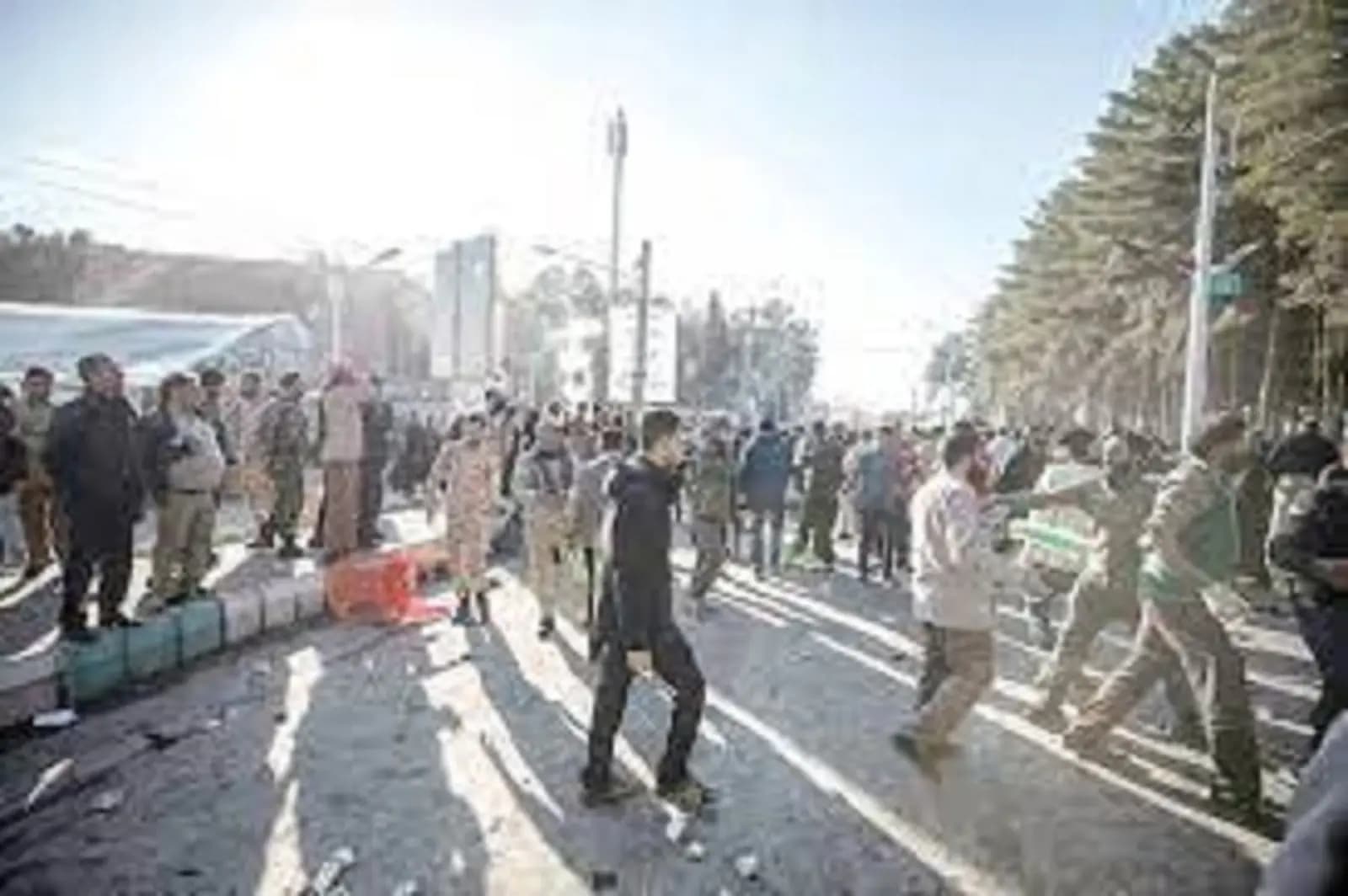 الجريدة الكويتية: رئيسي وقآني ينجوان بأعجوبة من تفجير كرمان