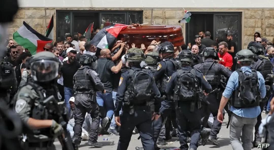 إسرائيل تفتح تحقيقا في أحداث جنازة شيرين أبو عاقلة بعد انتقادات دولية