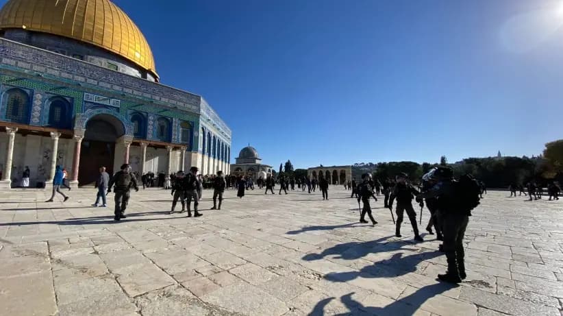 حمـ.ـاس تدين اعتـ.ـداء قوات الاحتلال على المصلين بالأقصى