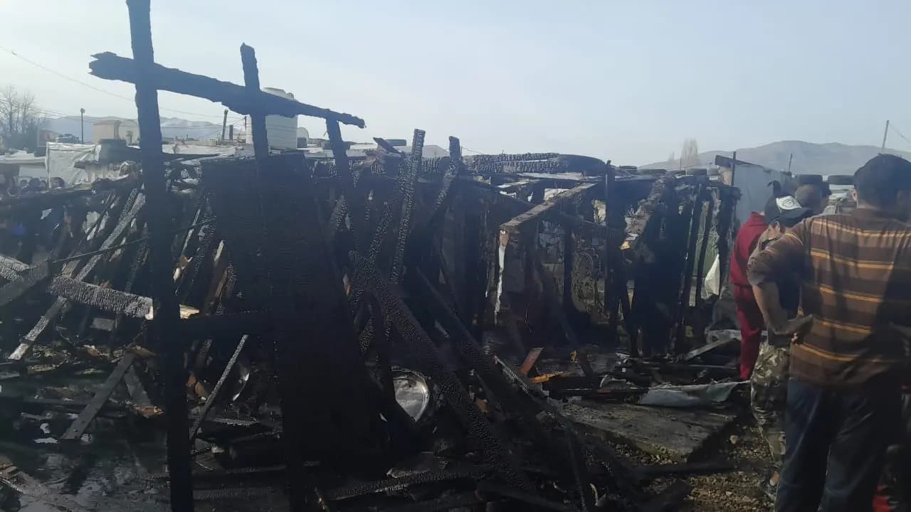 حريق داخل مخيم في البقاع.. والدفاع المدني يتدخل