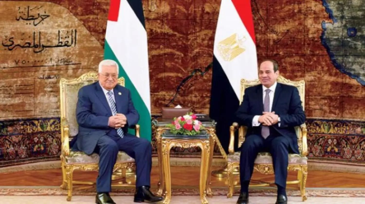 السيسي يستقبلُ عباس ويبحثُ معهُ ملفَّ التّسوية