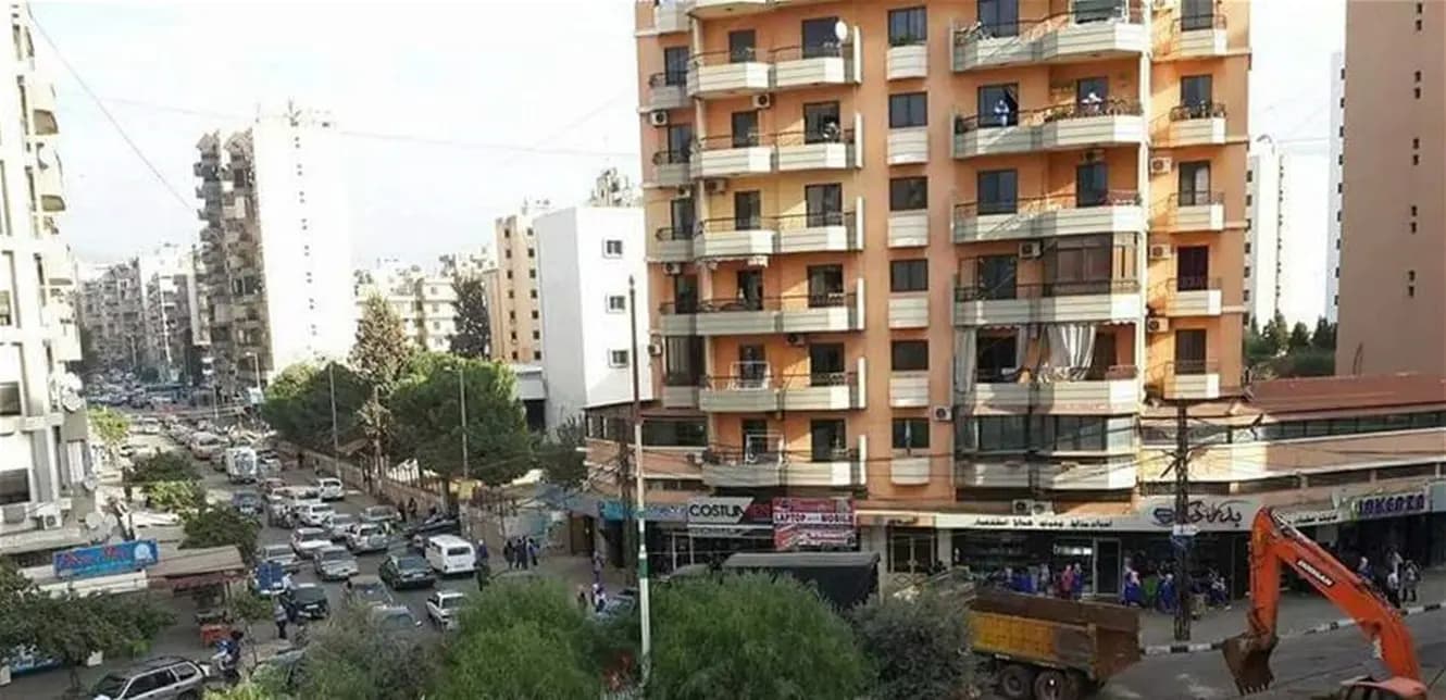 بهدف السرقة.. اعتدوا عليها وعلى ابنها!