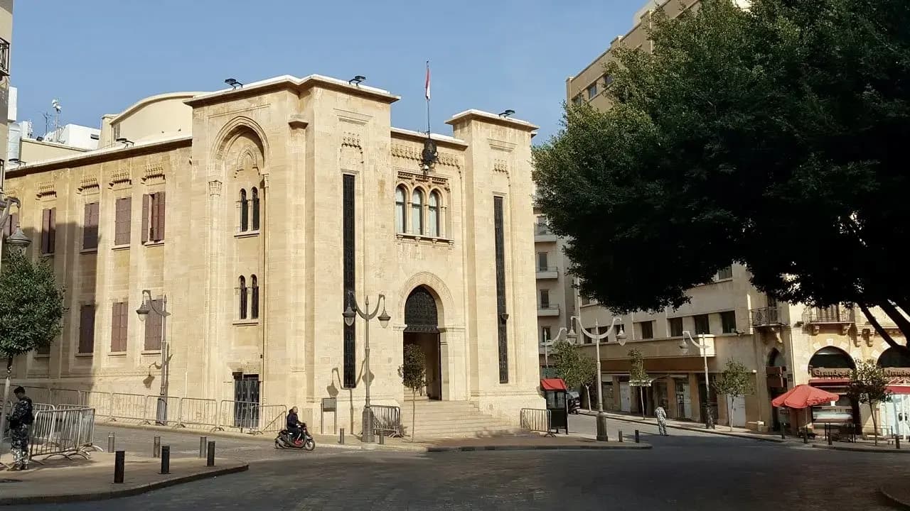 نائب يجمّد نشاطه الحزبي