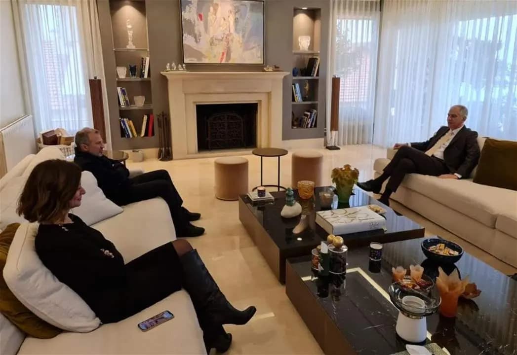 باسيل يستقبل السفير الفرنسي.. وهذا ما جرى بحثه
