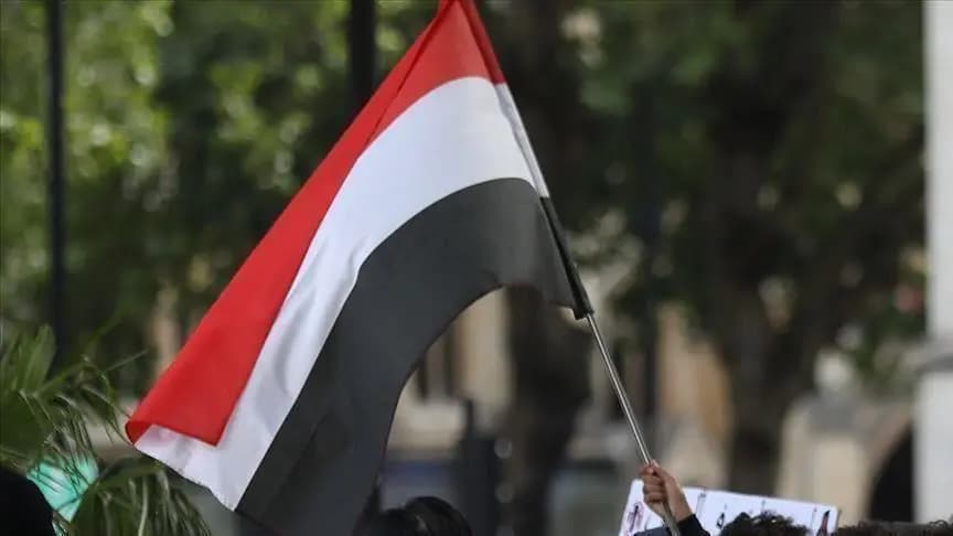 "أنصار الله" تُشيد بالموقف الفرنسي.. وتتوعّد