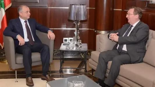 بو صعب يستقبل السفير البريطاني: الحل الوحيد وقف إطلاق النار