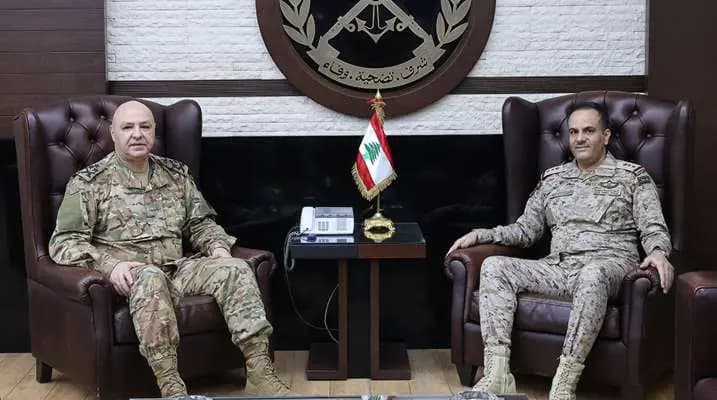 قائد الجيش يلتقي الملحق العسكري السعودي.. وهذا ما بحثاه