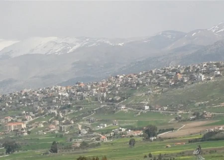 العدو يواصل اعتـ.ـداءاته.. ويستهدف منزلا في الخيام