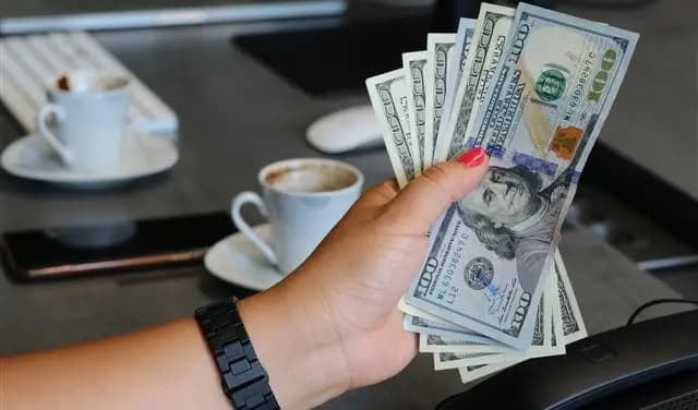 كيف افتتح سعر الدولار اليوم؟