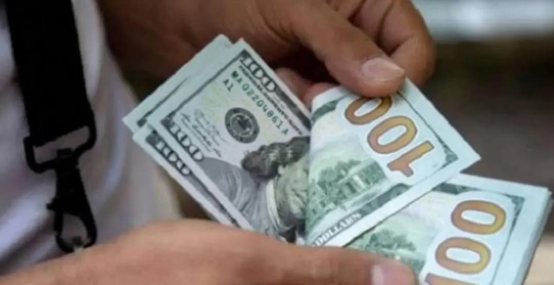 بين الارتفاع والانخفاض.. كيف افتتح دولار السوق السوداء؟