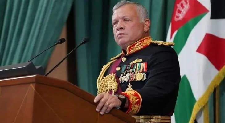 ملك الأردن يقيّد اتصالات وإقامة شقيقه حمزة