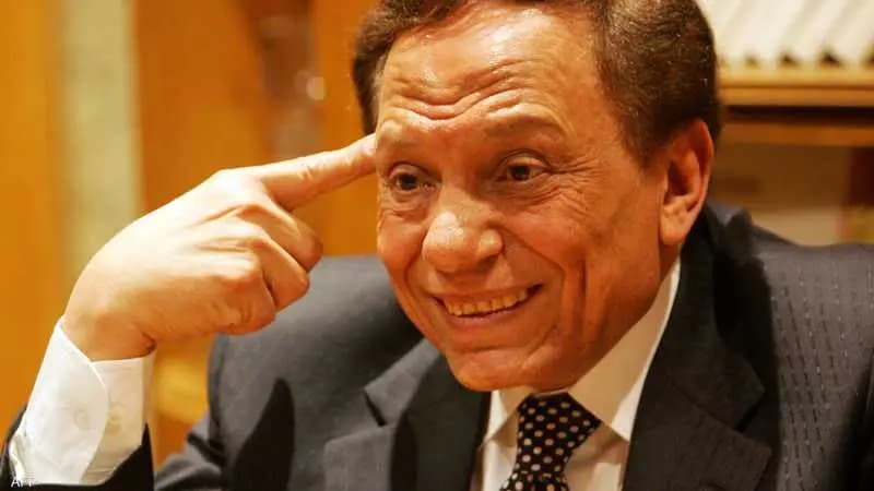 هل "عادل الإمام" ممنوع من الظهور في الإعلام؟