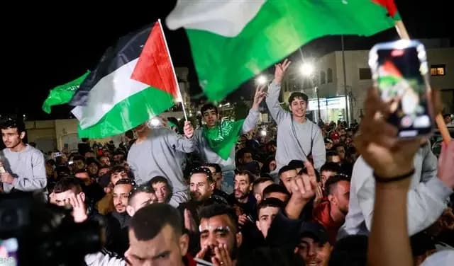 " 114 معتقلًا".. إلى الشمس!
