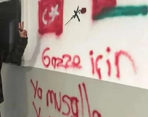 مهاجمٌ يحتجز رهائنَ في مصنع أمريكي قرب اسطنبول