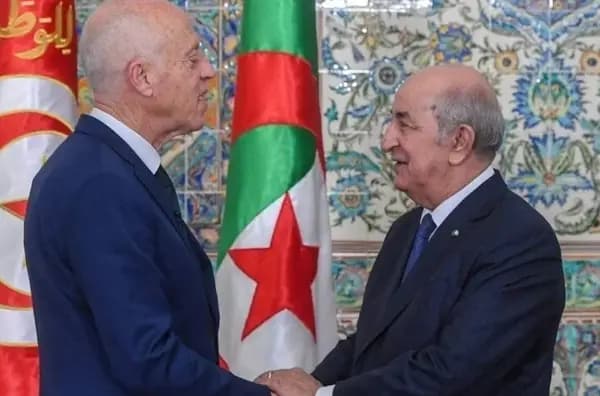 الرئيس الجزائريّ يبعث رسالة خطية إلى نظيره التونسيّ