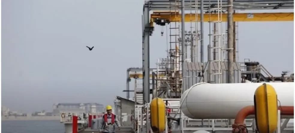 إيران تُوافق على إحياء مشروع خط أنابيب لنقل الغاز إلى عُمان