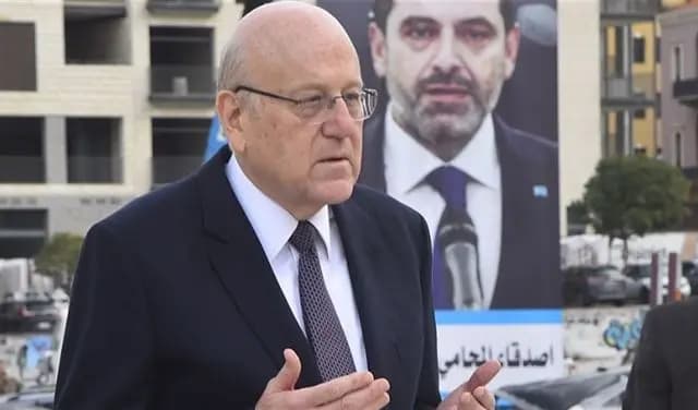 "نقتدي بالرسالة".. ميقاتي يزور ضريح الحريري
