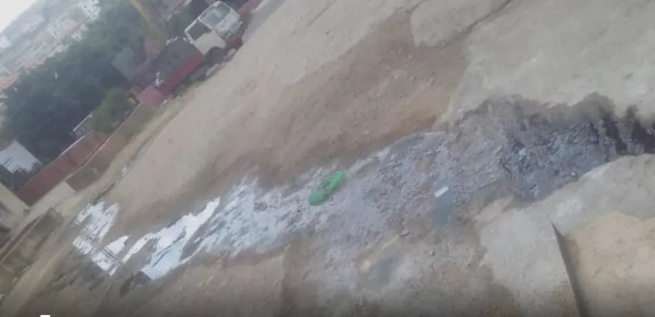 أهالي تول والجوار يناشدون المعنيين برفع تدفق مجاري الصرف الصحي عن منطقتهم