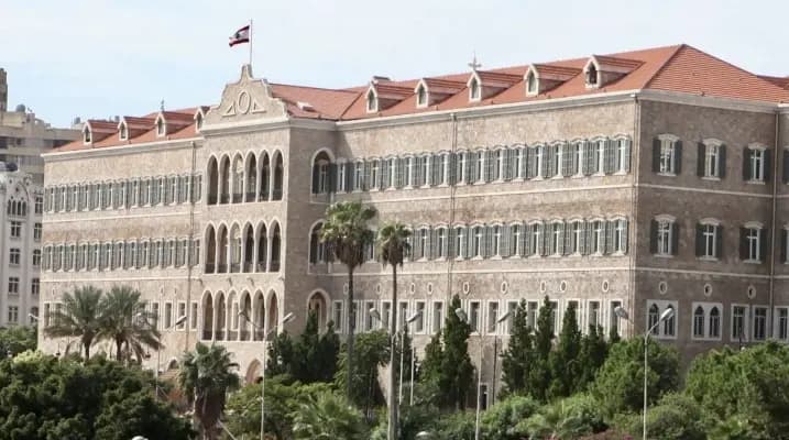 مرجع سياسي: لا أساير الموفدين