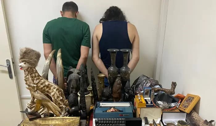 سارقيْ تحف وأثاث...في قبضة الأمن
