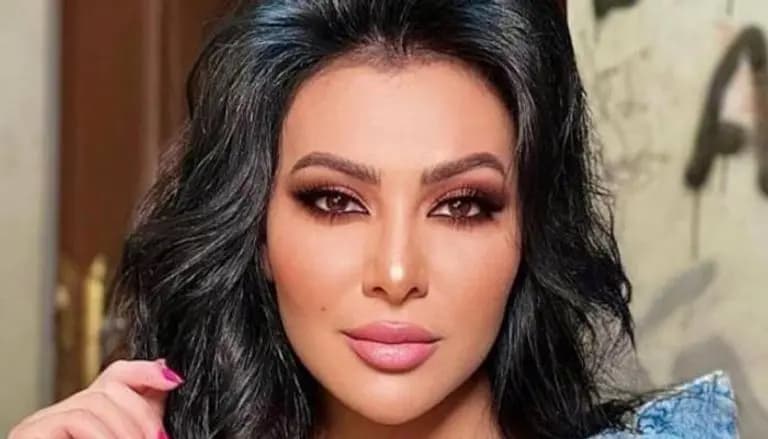 ميرهان حسين تتعرض للسرقة