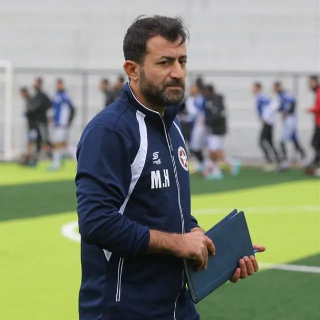 حجيج خارج أسوار الأهلي النبطية