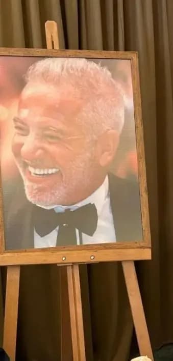 بالصورة: ممثل كوميدي يجهش بالبكاء في وداع "فادي ابراهيم"