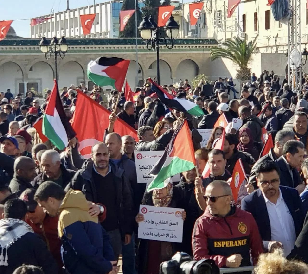 الاتحاد العام التونسي للشغل يلوّح بالعودة للشارع