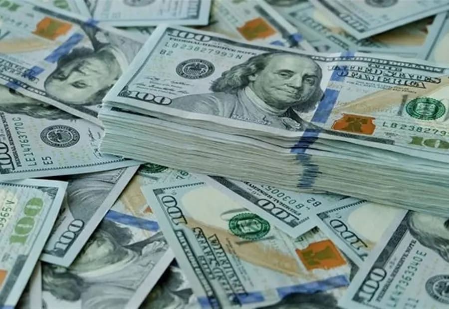 انخفاض كبير بسعر صرف الدولار في السوق السوداء