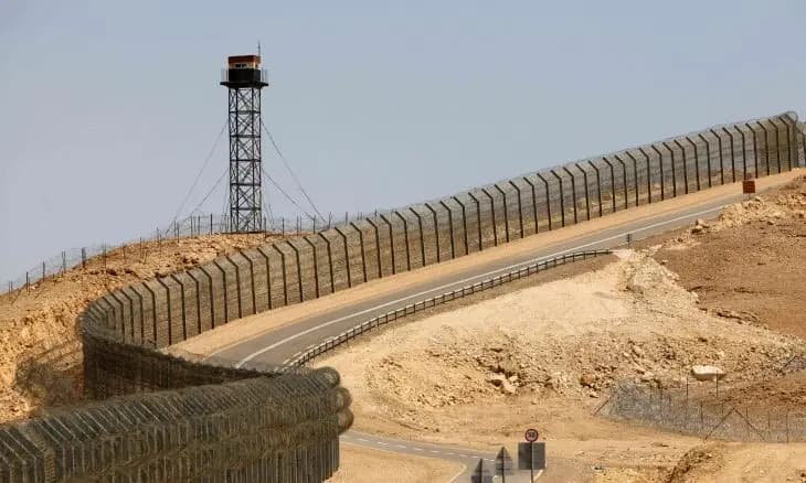 "إخوتي بدهم ياكلوا".. رسالةٌ "مؤثرة" من طفل فلسطيني للجنود المصريين