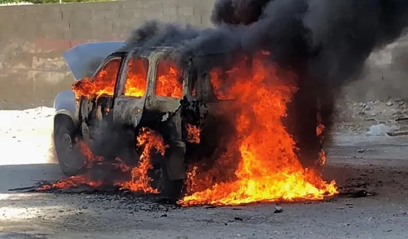 احتراق سيارة معدلة للسباقات فيها نيتروجين كبت نيتروجين بين الخلوات و فالوغا ، لشباب من بلدة الشبانية .