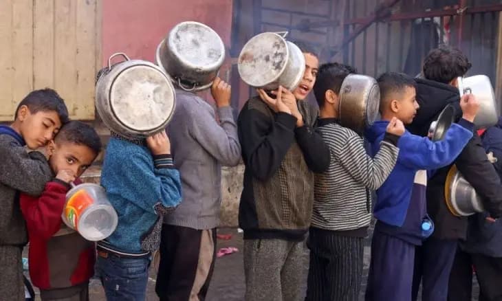 "لإيصال المساعدات".. بدء أعمال بناء رصيف بحري في غزة