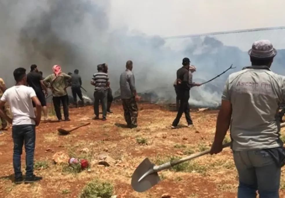 حريق في مخيم اللاجئين في بوداي