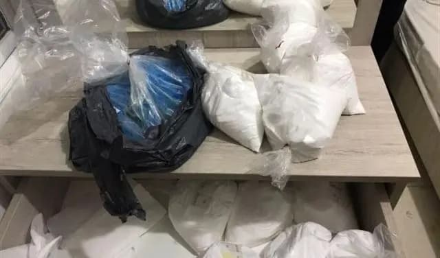 "يطبخان الكرستال ميث".. الأمن يوقف رجل وزوجته