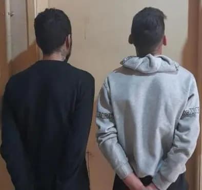 يمتهنان سرقة وسلب الضحايا بقوة السلاح.. و"الأمن" يوقفهما