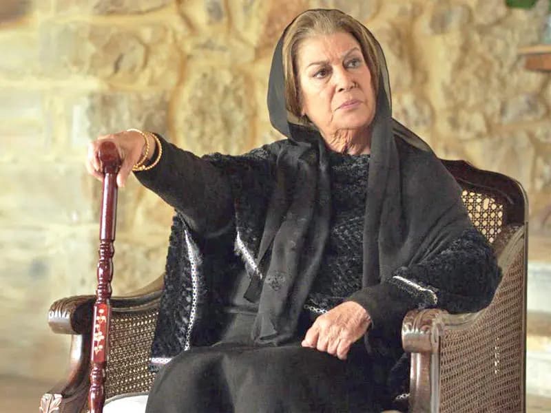 "منى واصف" تخسر أحلامها.. والسبب زوجها