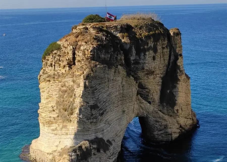 دعمًا لغزة.. هذا ما شهدته "صخرة الروشة"
